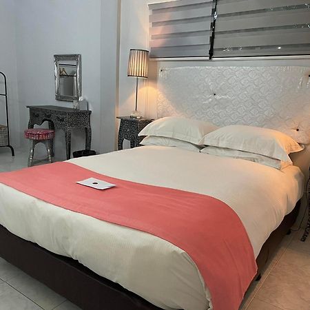 Sunbloom Beachfront Hotel And Restaurant Zambales Sinabacan ภายนอก รูปภาพ