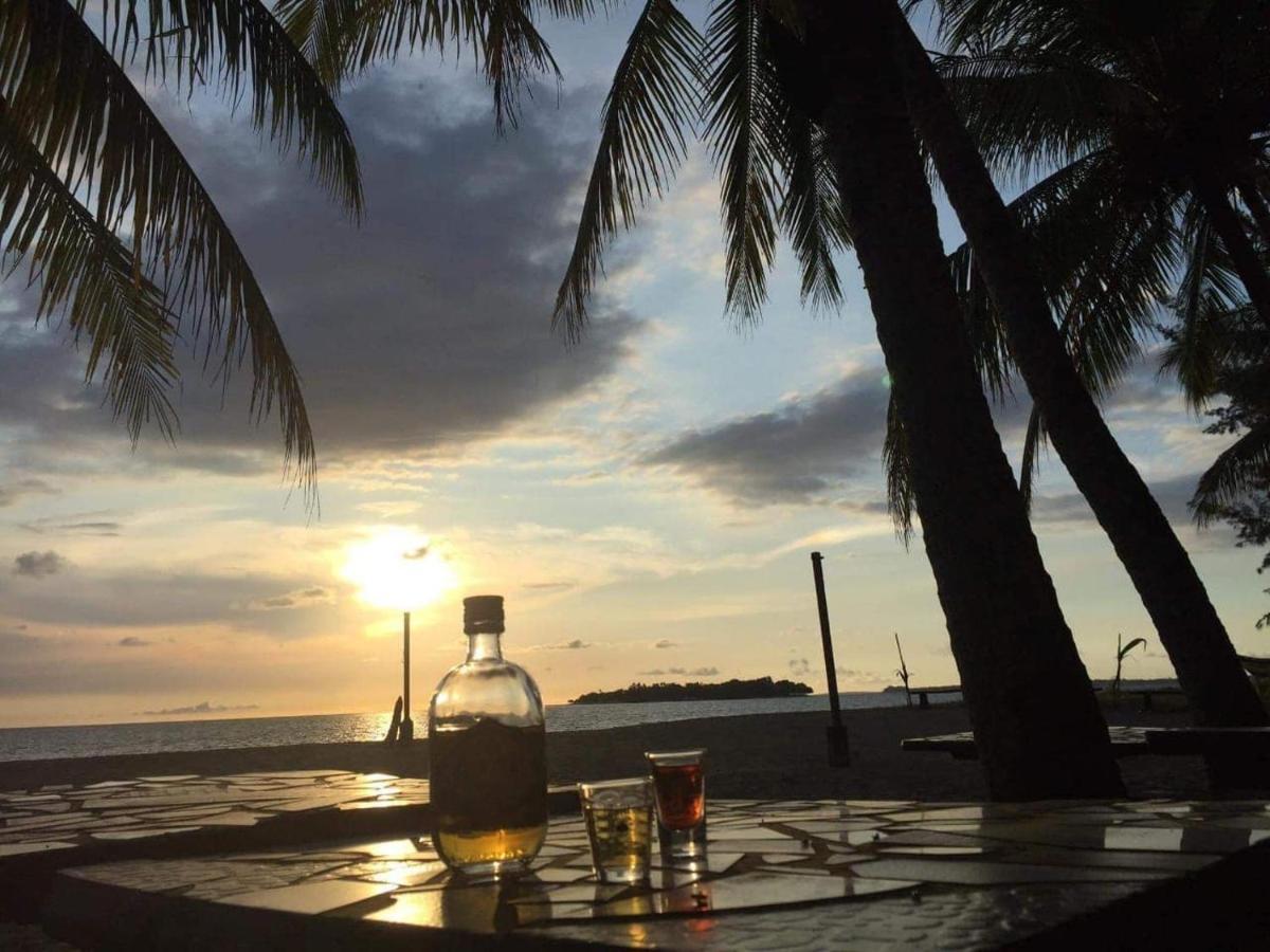 Sunbloom Beachfront Hotel And Restaurant Zambales Sinabacan ภายนอก รูปภาพ