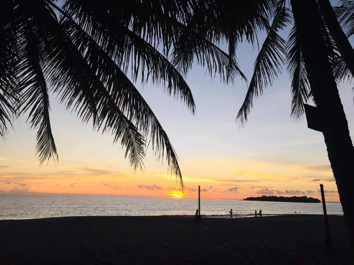 Sunbloom Beachfront Hotel And Restaurant Zambales Sinabacan ภายนอก รูปภาพ