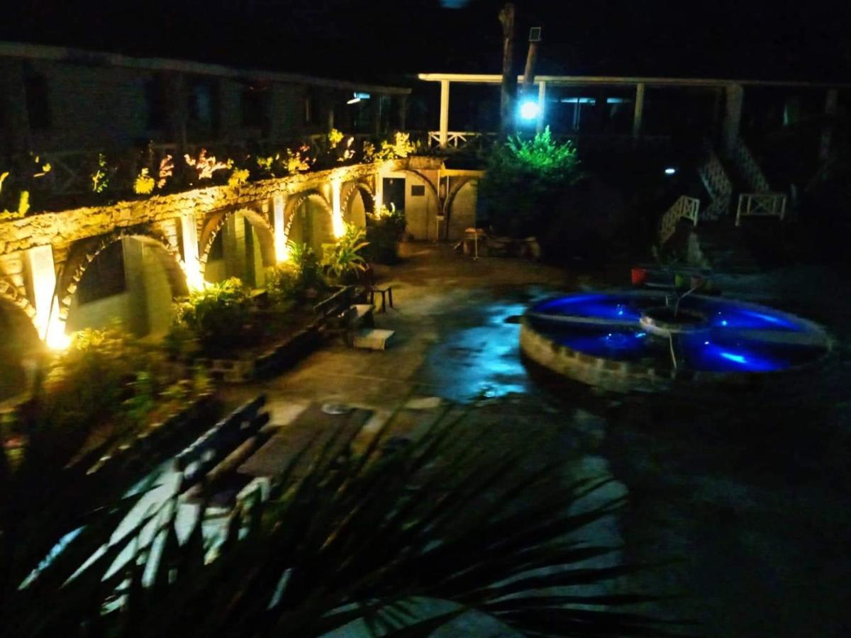 Sunbloom Beachfront Hotel And Restaurant Zambales Sinabacan ภายนอก รูปภาพ