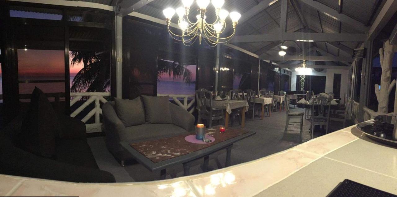 Sunbloom Beachfront Hotel And Restaurant Zambales Sinabacan ภายนอก รูปภาพ