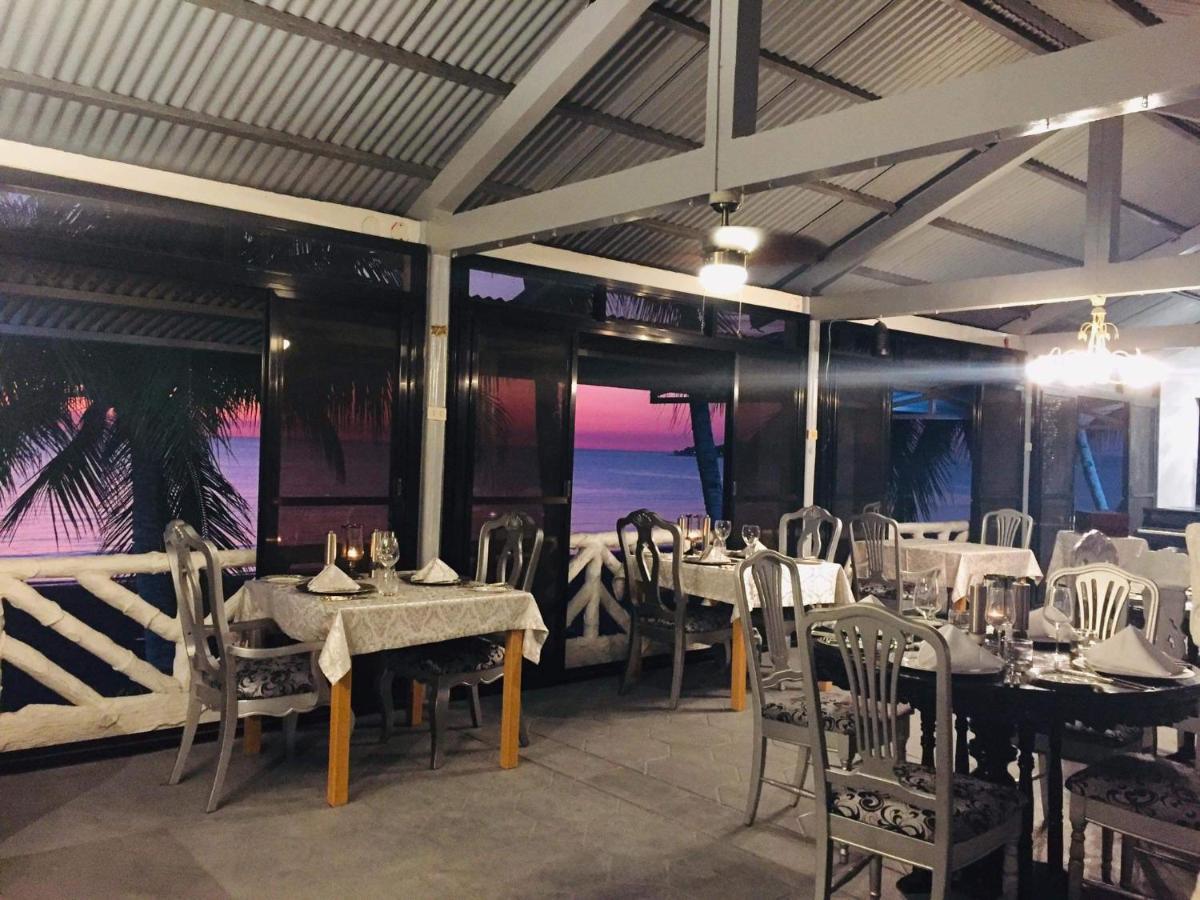 Sunbloom Beachfront Hotel And Restaurant Zambales Sinabacan ภายนอก รูปภาพ