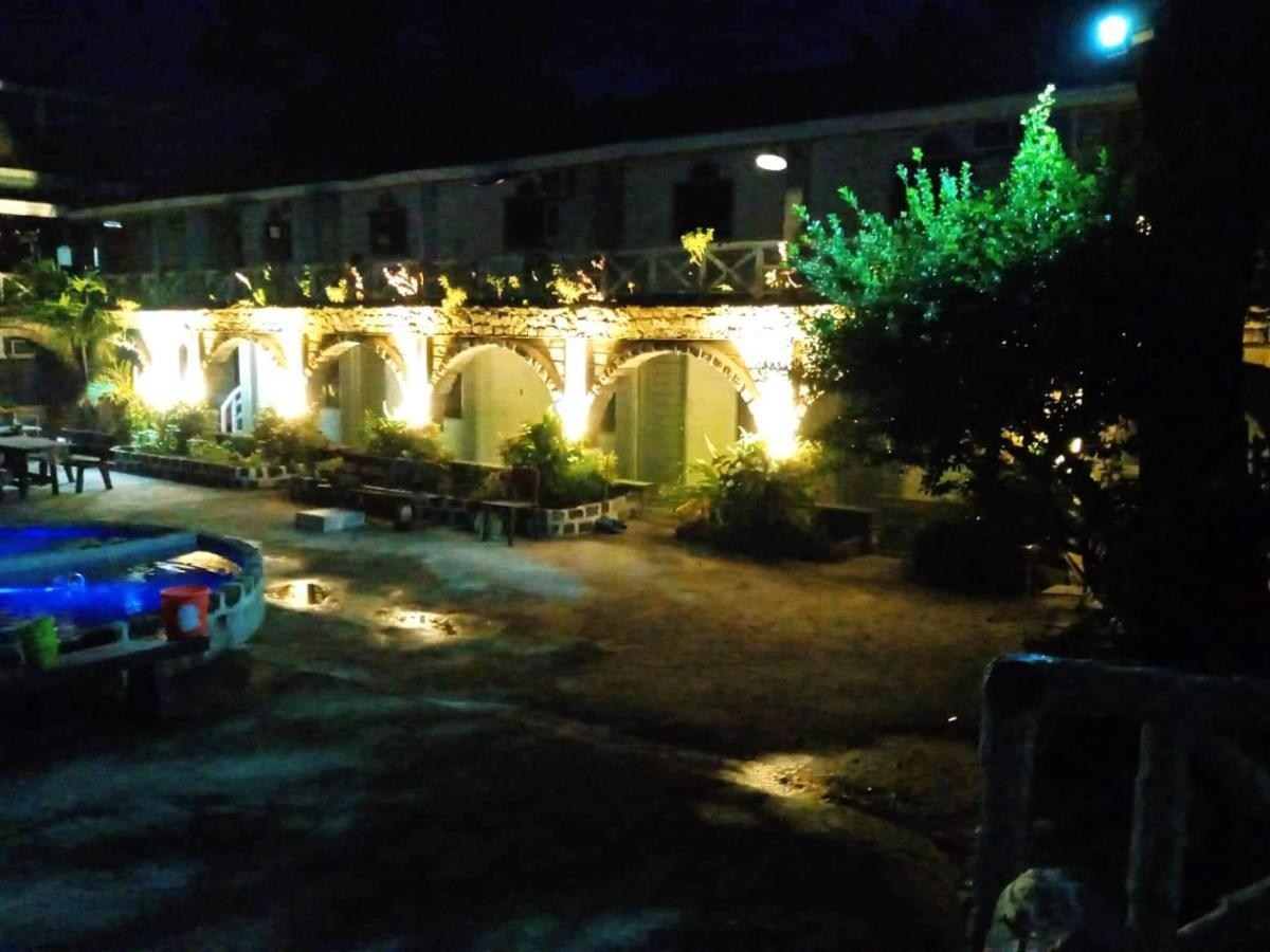 Sunbloom Beachfront Hotel And Restaurant Zambales Sinabacan ภายนอก รูปภาพ