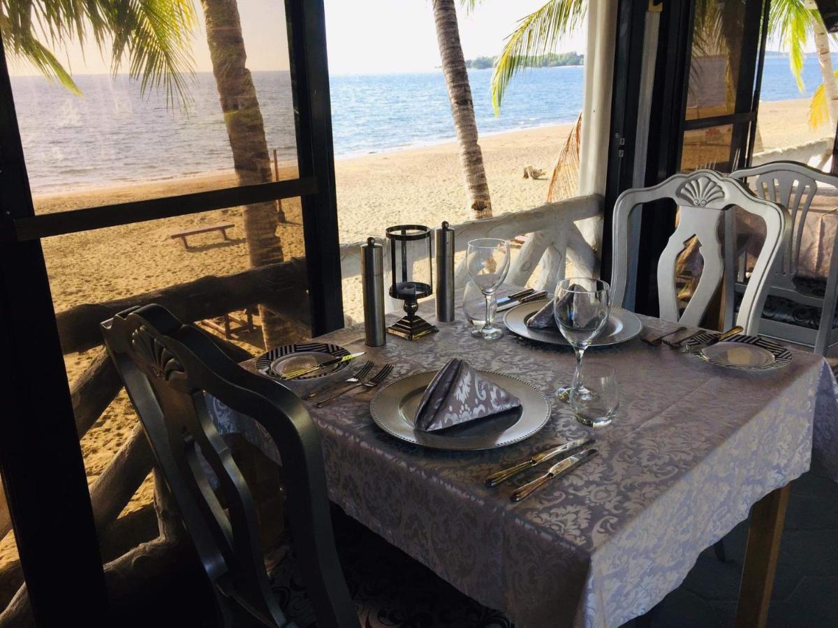 Sunbloom Beachfront Hotel And Restaurant Zambales Sinabacan ภายนอก รูปภาพ