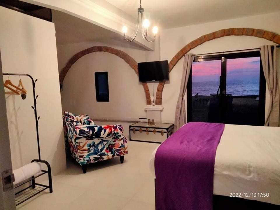Sunbloom Beachfront Hotel And Restaurant Zambales Sinabacan ภายนอก รูปภาพ