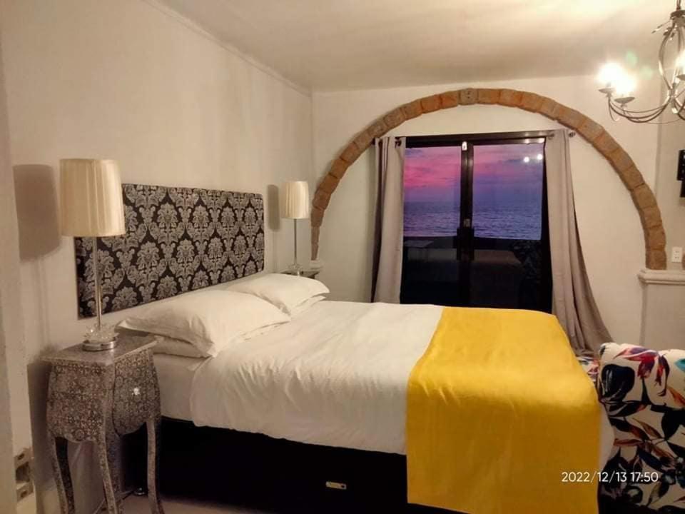 Sunbloom Beachfront Hotel And Restaurant Zambales Sinabacan ภายนอก รูปภาพ