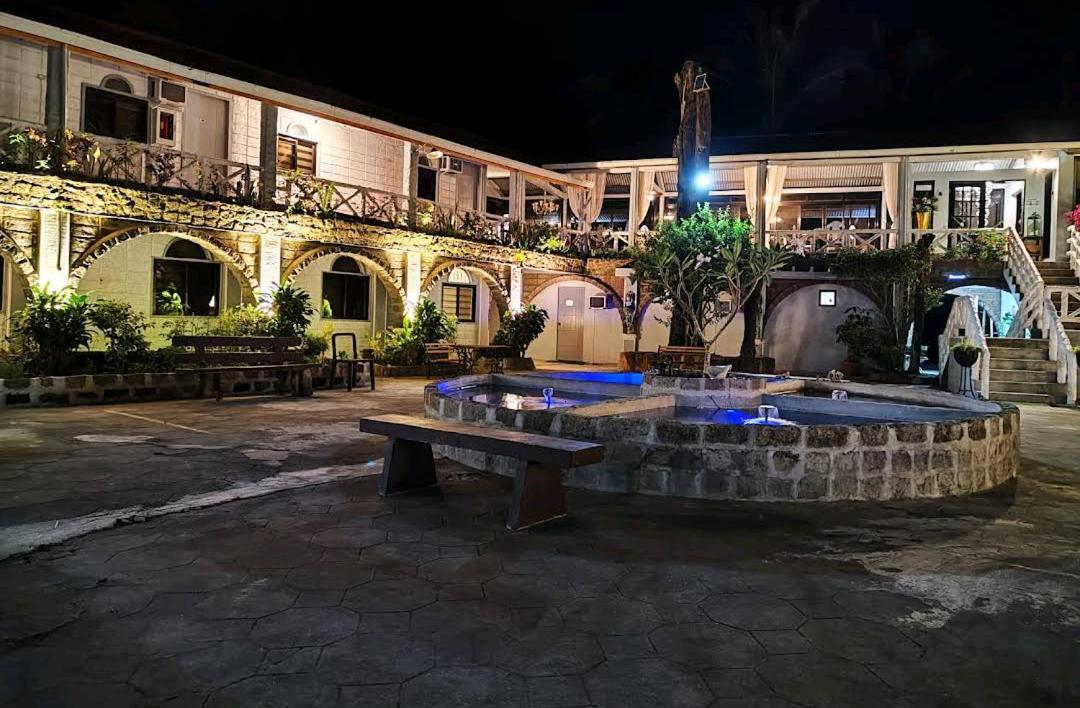Sunbloom Beachfront Hotel And Restaurant Zambales Sinabacan ภายนอก รูปภาพ