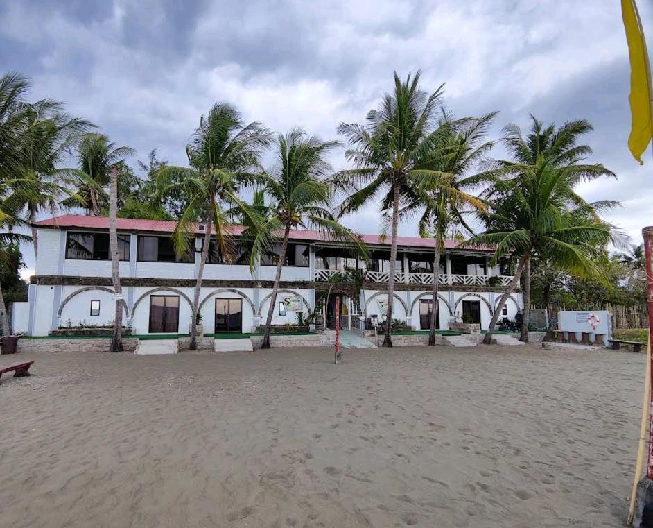 Sunbloom Beachfront Hotel And Restaurant Zambales Sinabacan ภายนอก รูปภาพ