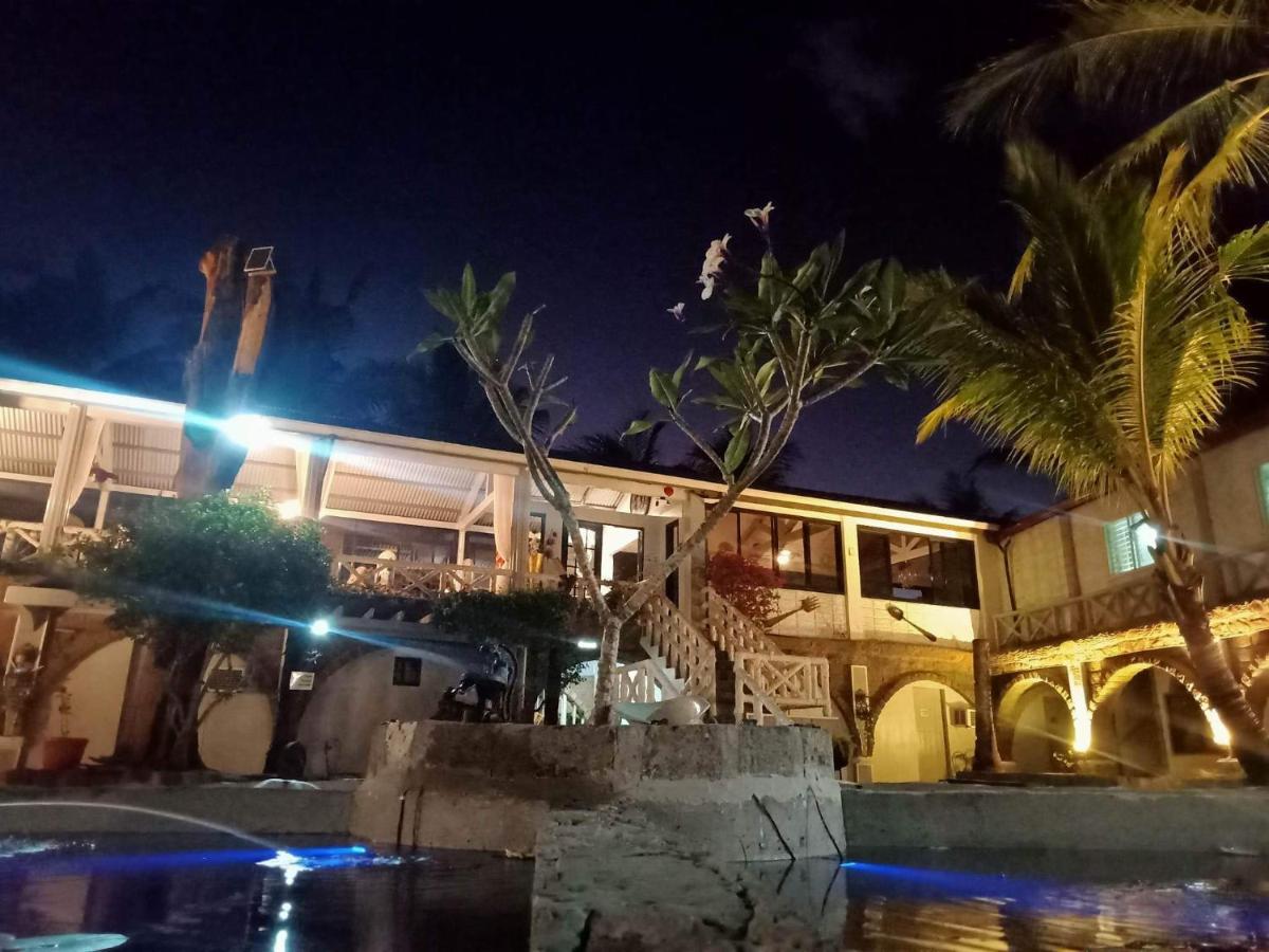 Sunbloom Beachfront Hotel And Restaurant Zambales Sinabacan ภายนอก รูปภาพ