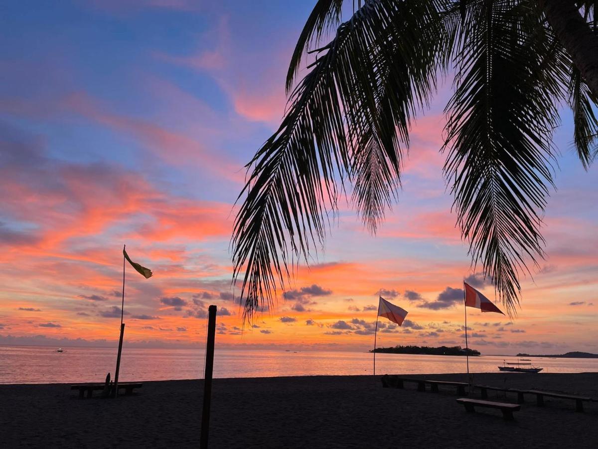 Sunbloom Beachfront Hotel And Restaurant Zambales Sinabacan ภายนอก รูปภาพ