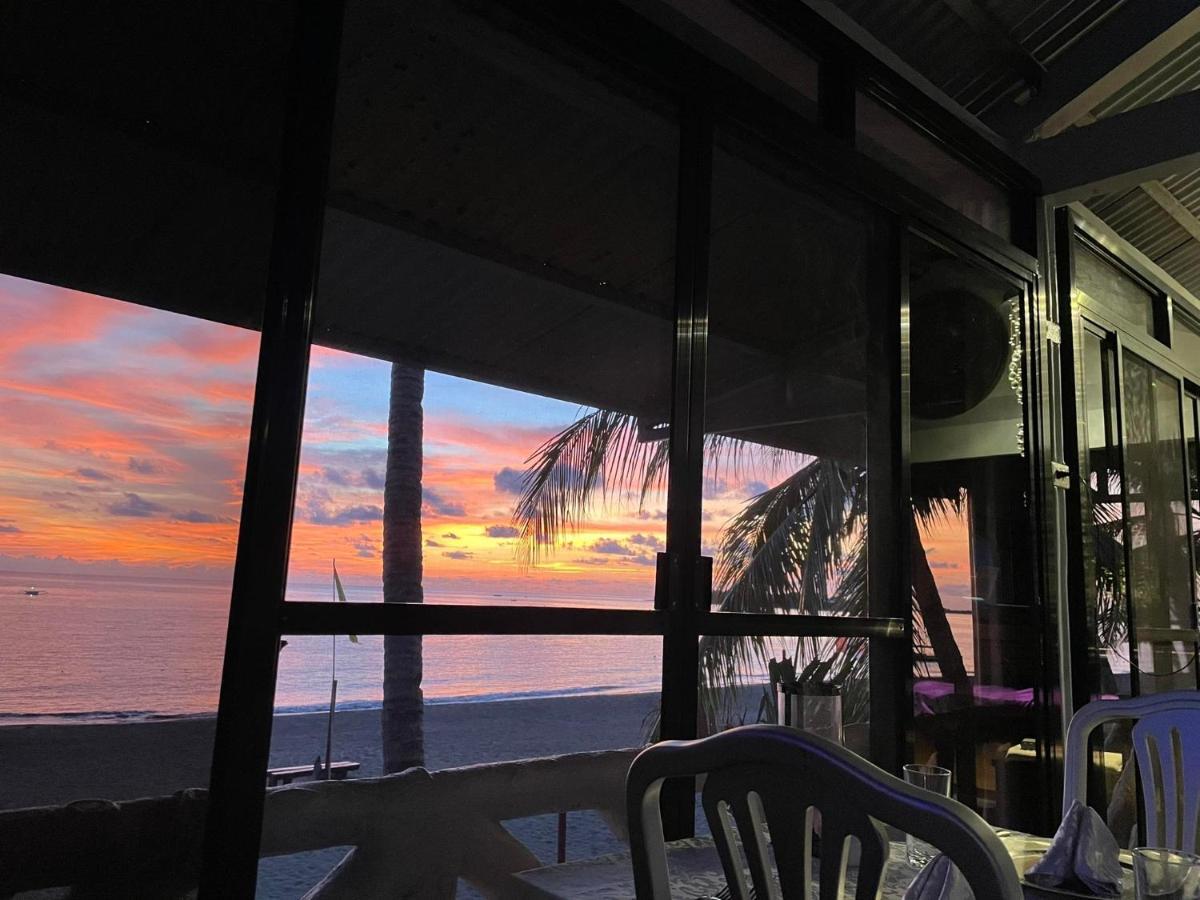 Sunbloom Beachfront Hotel And Restaurant Zambales Sinabacan ภายนอก รูปภาพ
