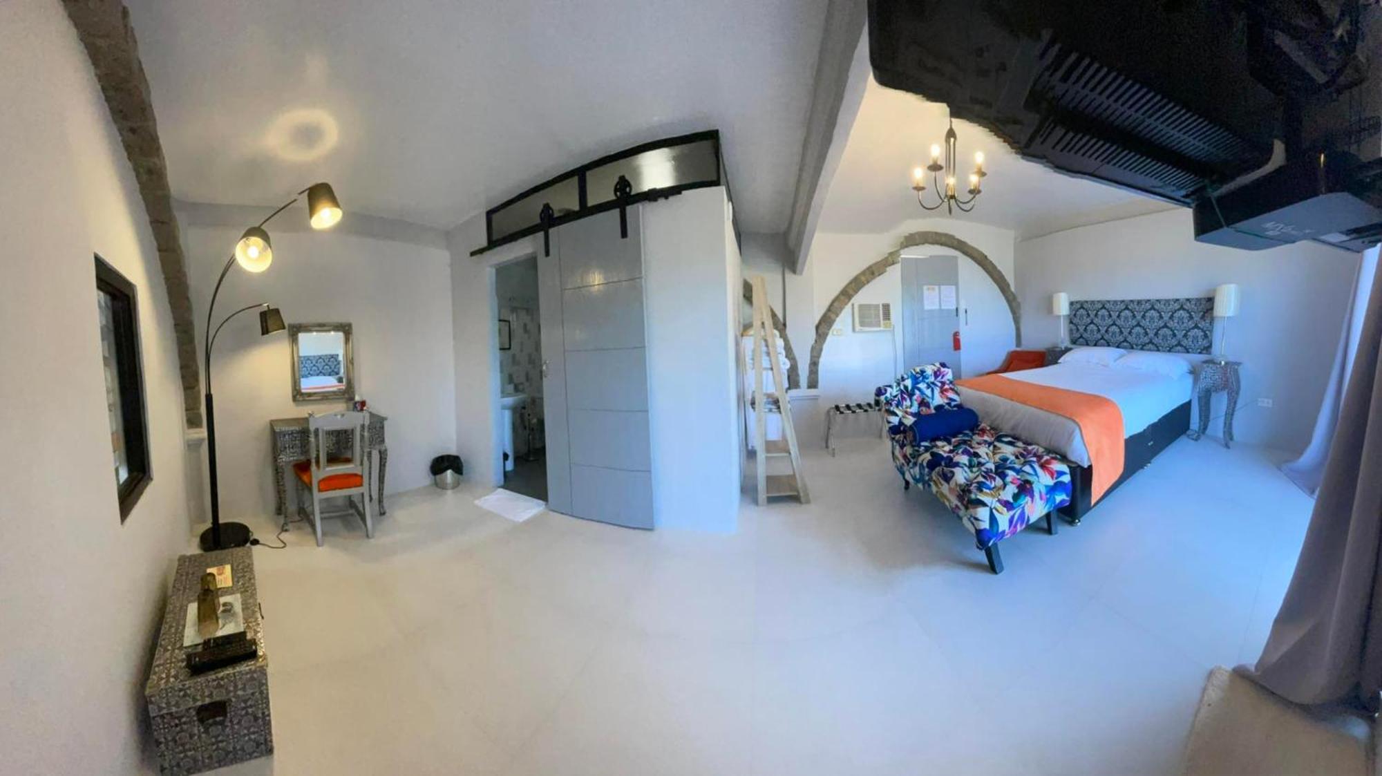 Sunbloom Beachfront Hotel And Restaurant Zambales Sinabacan ภายนอก รูปภาพ