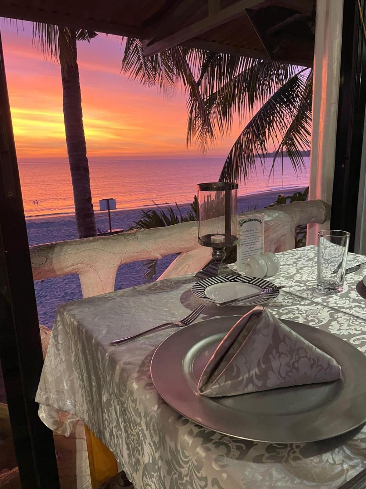 Sunbloom Beachfront Hotel And Restaurant Zambales Sinabacan ภายนอก รูปภาพ