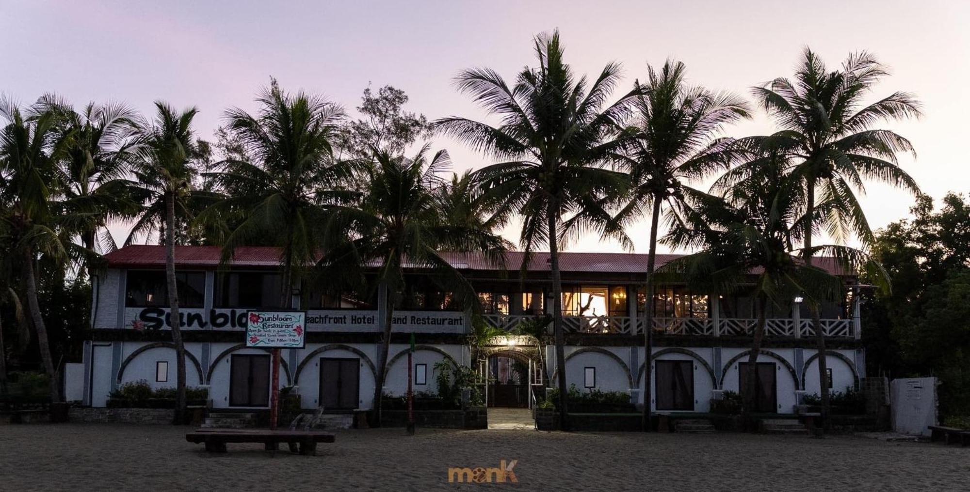 Sunbloom Beachfront Hotel And Restaurant Zambales Sinabacan ภายนอก รูปภาพ