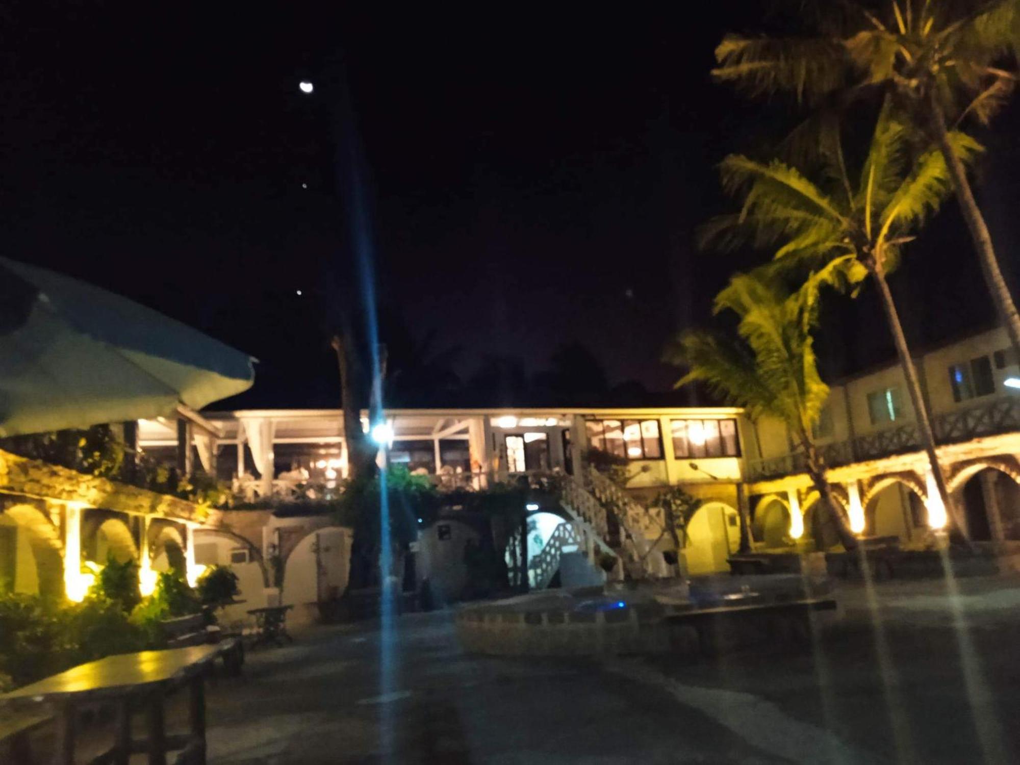 Sunbloom Beachfront Hotel And Restaurant Zambales Sinabacan ห้อง รูปภาพ