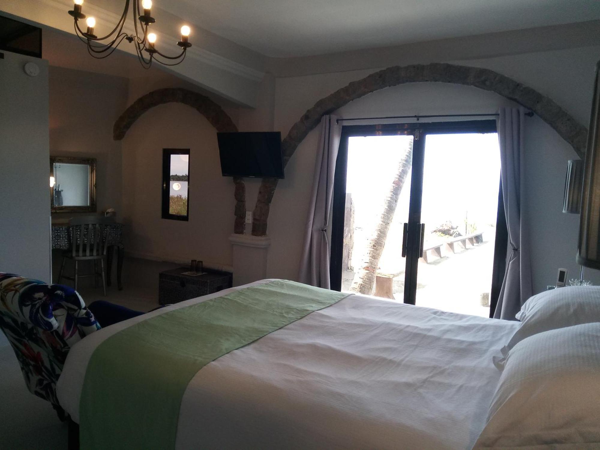 Sunbloom Beachfront Hotel And Restaurant Zambales Sinabacan ห้อง รูปภาพ
